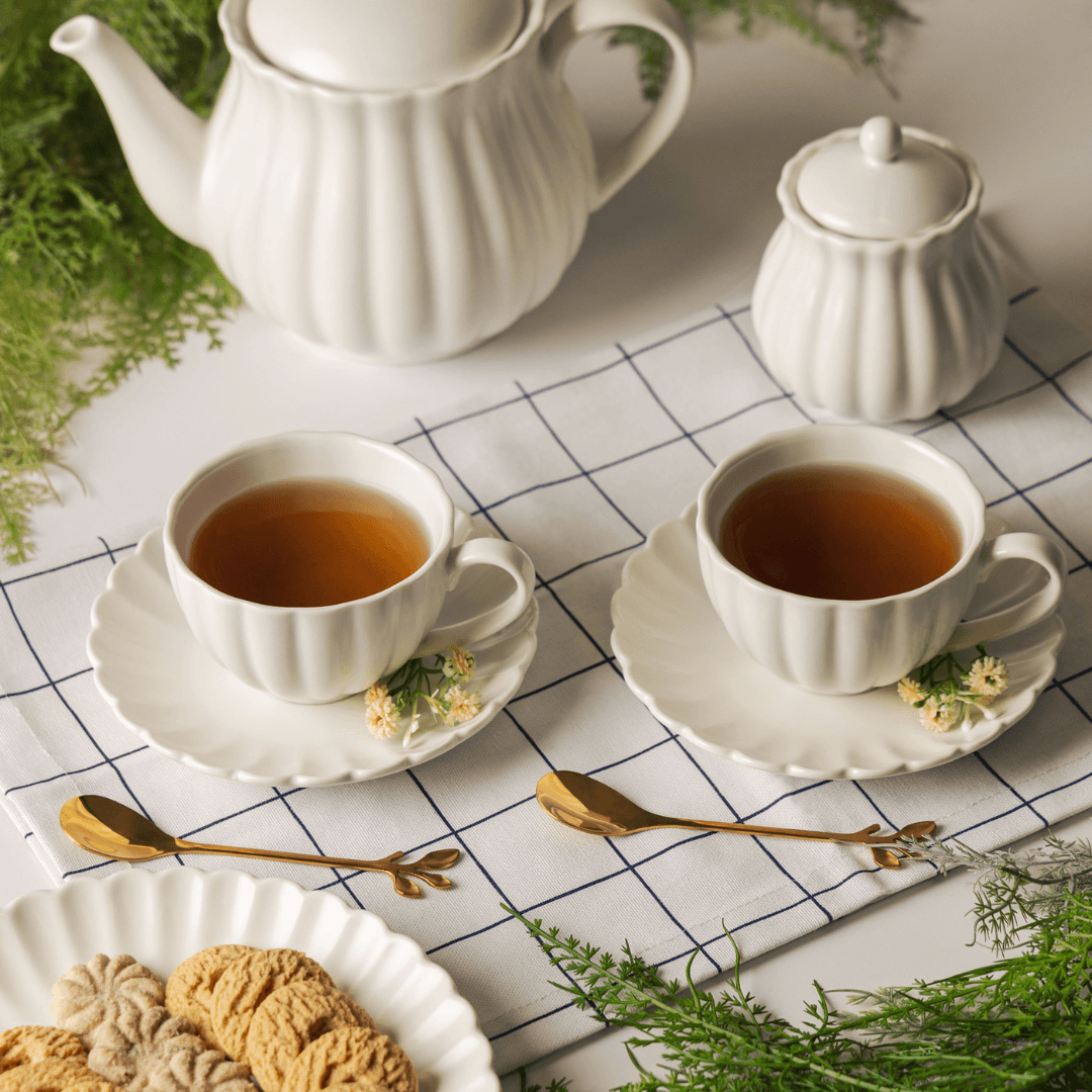 Jogo 2 Xicaras de Café Porcelana com Pires Petala Branco 90ml - Ela Decora
