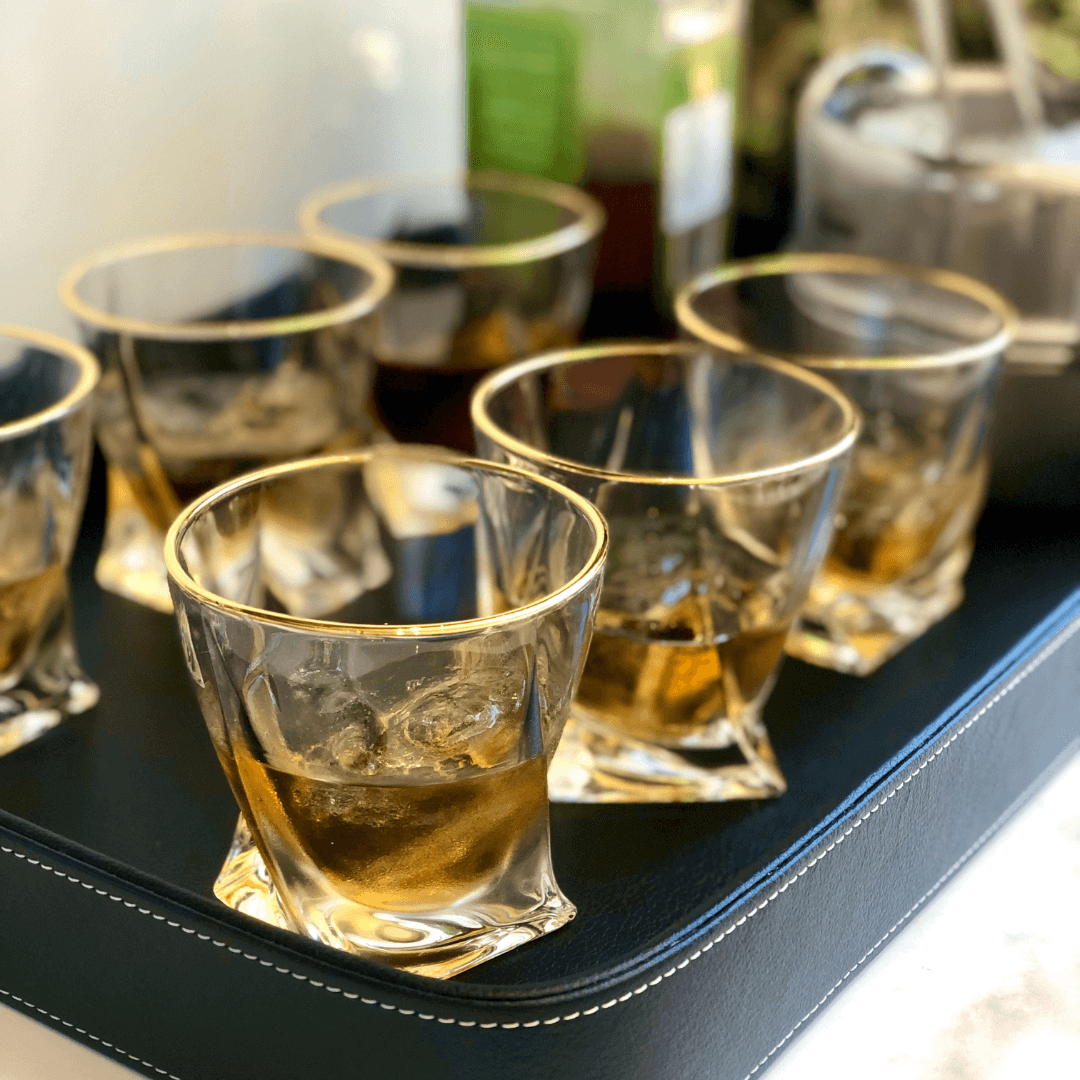 Jogo 6 Copos Baixos Whisky em Cristal com Borda Dourada 300ml - Ela Decora