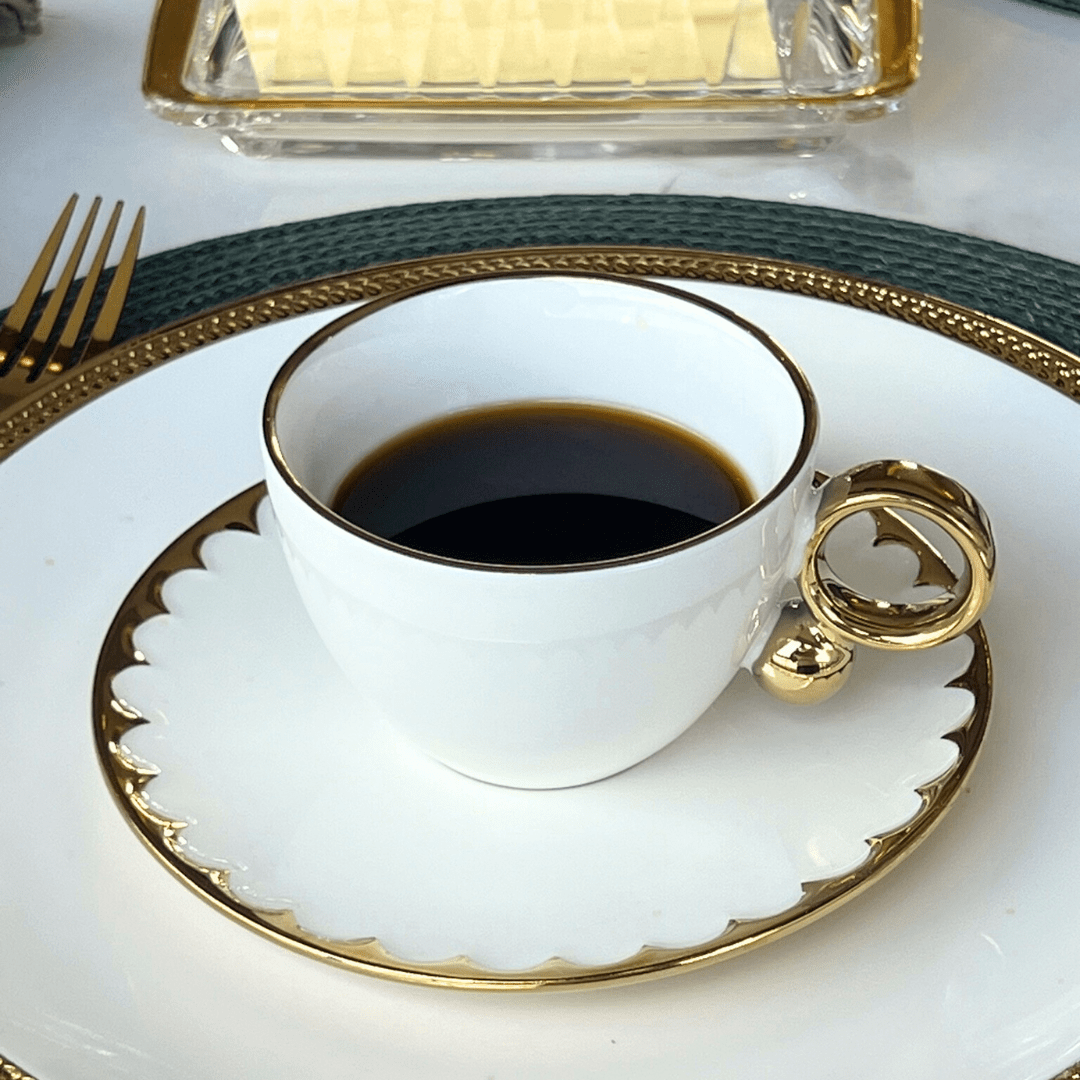 Jogo 6 Xícaras de Chá Porcelana com Pires Egg Branca e Dourada 200ml - Ela Decora