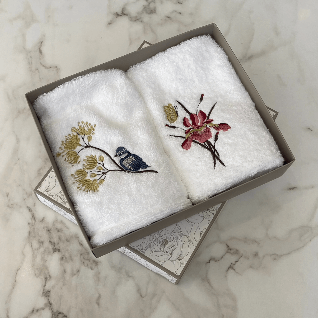 Jogo de Visita Toalha de Lavabo Floreale em Algodão Branca 50cm x 30cm Embalagem Presenteável 2 Peças Trussardi - Ela Decora