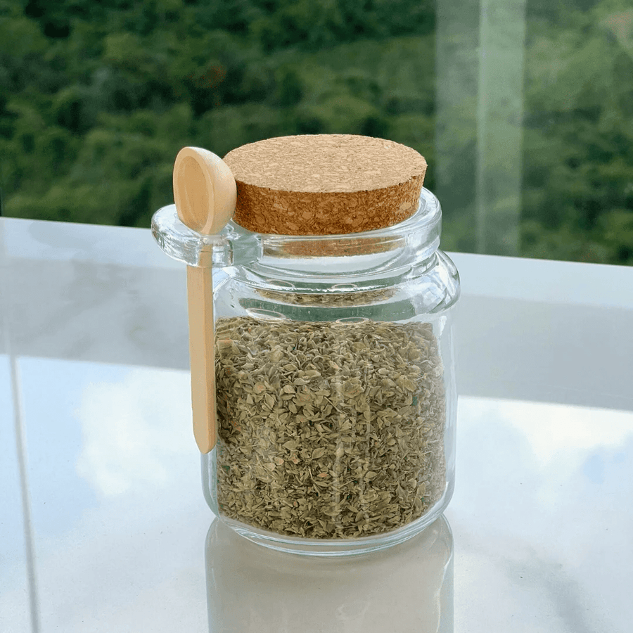 Pote vidro com tampa cortiça e colher bambu aberto