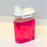 Pote com Copo Medidor com liquido rosa