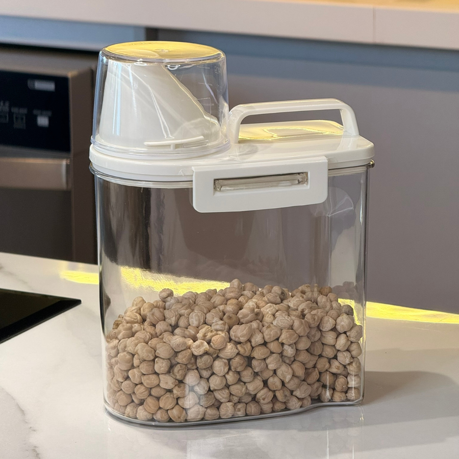 Kit pote hermetico 1,5 litros com grao de bico armazenado sobre bancada de cozinha moderna