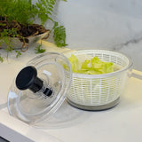 Centrifuga de saladas com alface dentro pronto para usar
