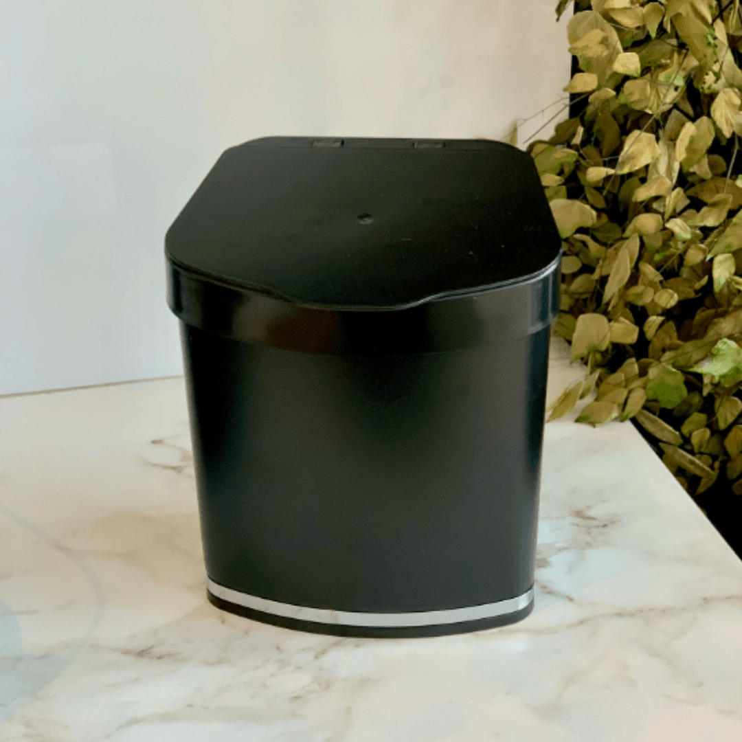 Lixeira 2,5 Litros Preta Com Faixa Cromada - Ela Decora
