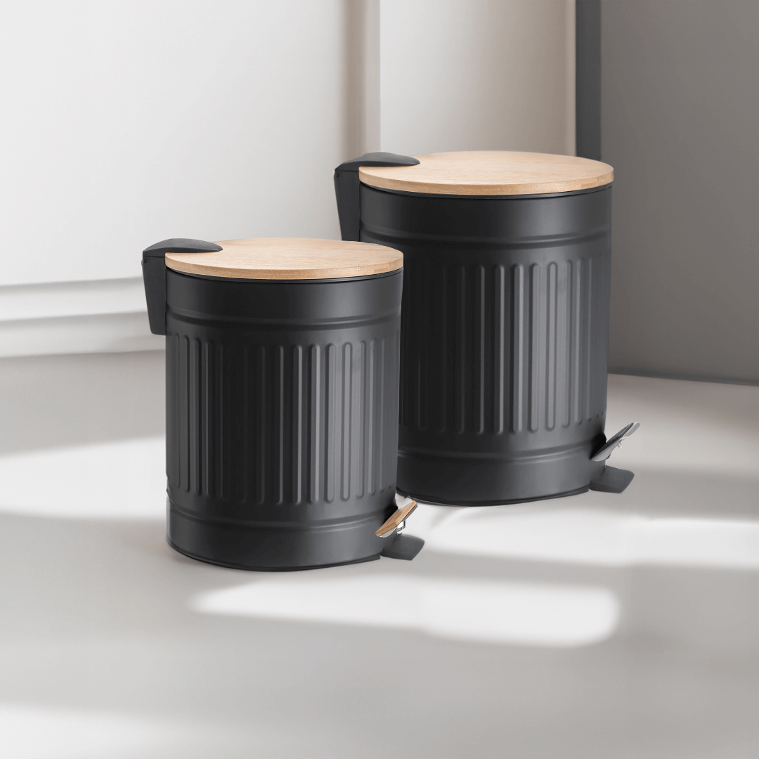 Lixeira Fluted de Metal com Tampa e Pedal de Bambu Preta 3 Litros - Ela Decora