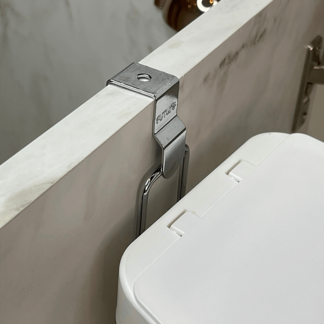 Suporte com Lixeira Plástica 2,5L para Porta de Armário