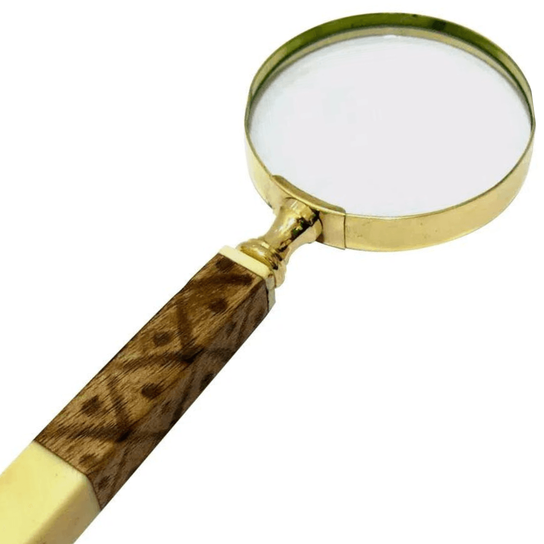 Lupa de Aumenta em Metal Dourada com Cabo de Resina - Ela Decora