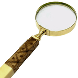 Lupa de Aumenta em Metal Dourada com Cabo de Resina - Ela Decora