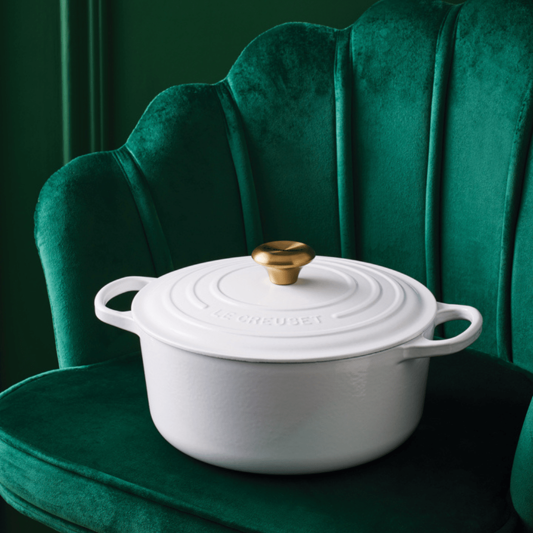 Panela Redonda Signature Branca com Pegador Dourado 26cm Le Creuset - Ela Decora