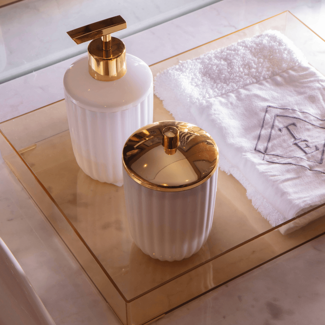 Porta Algodão e Cotonete Redondo Linha Canelatta Branco e Dourado - 13,5 cm - Ela Decora