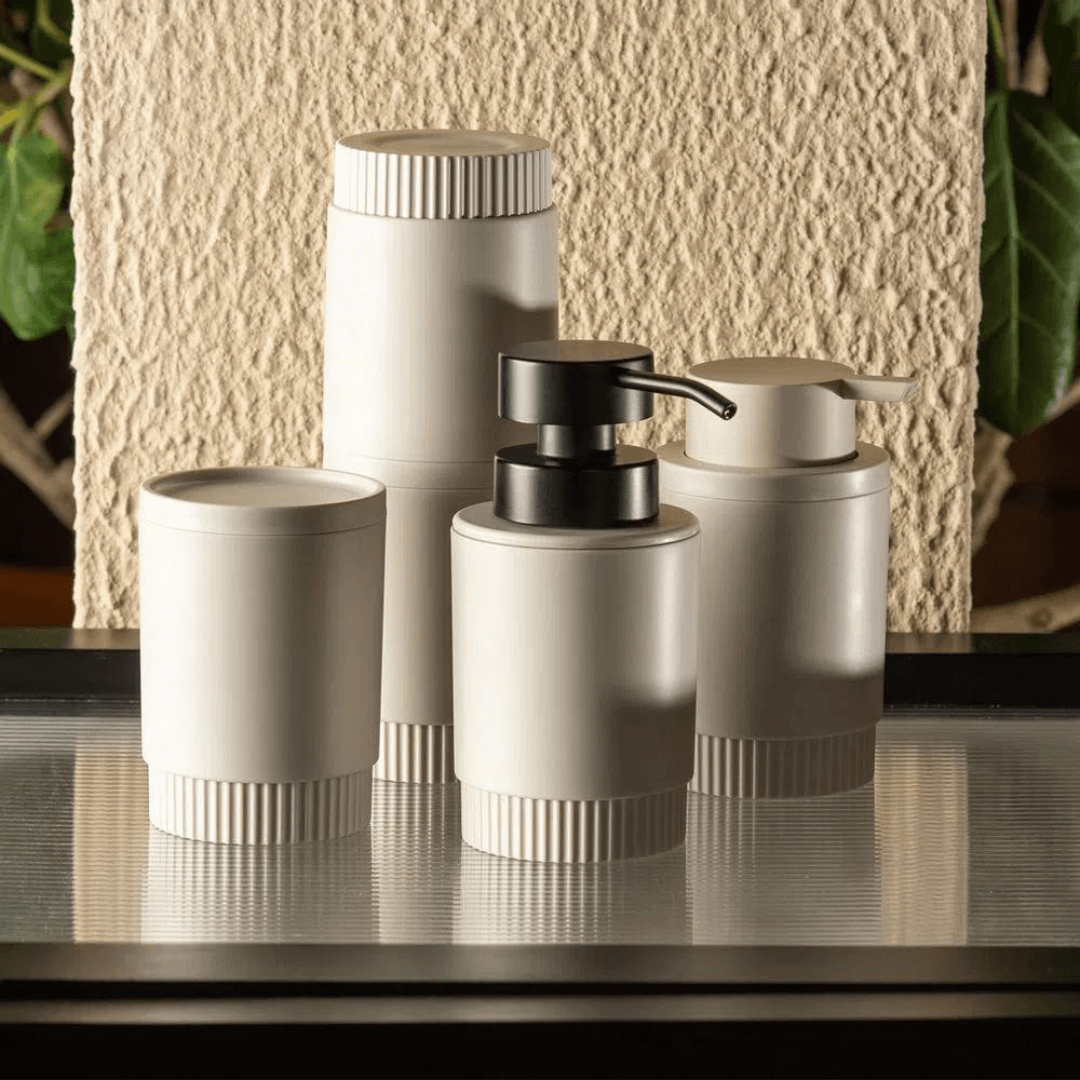 Porta Sabonete Liquido Dorica Bege com Tampa Preta 300ml - Ela Decora