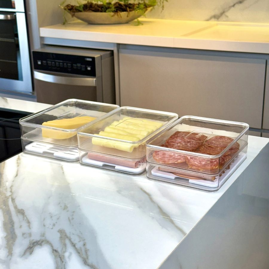 Kit 3 porta frios duplo clear natural com queijo e presunto na bancada da cozinha