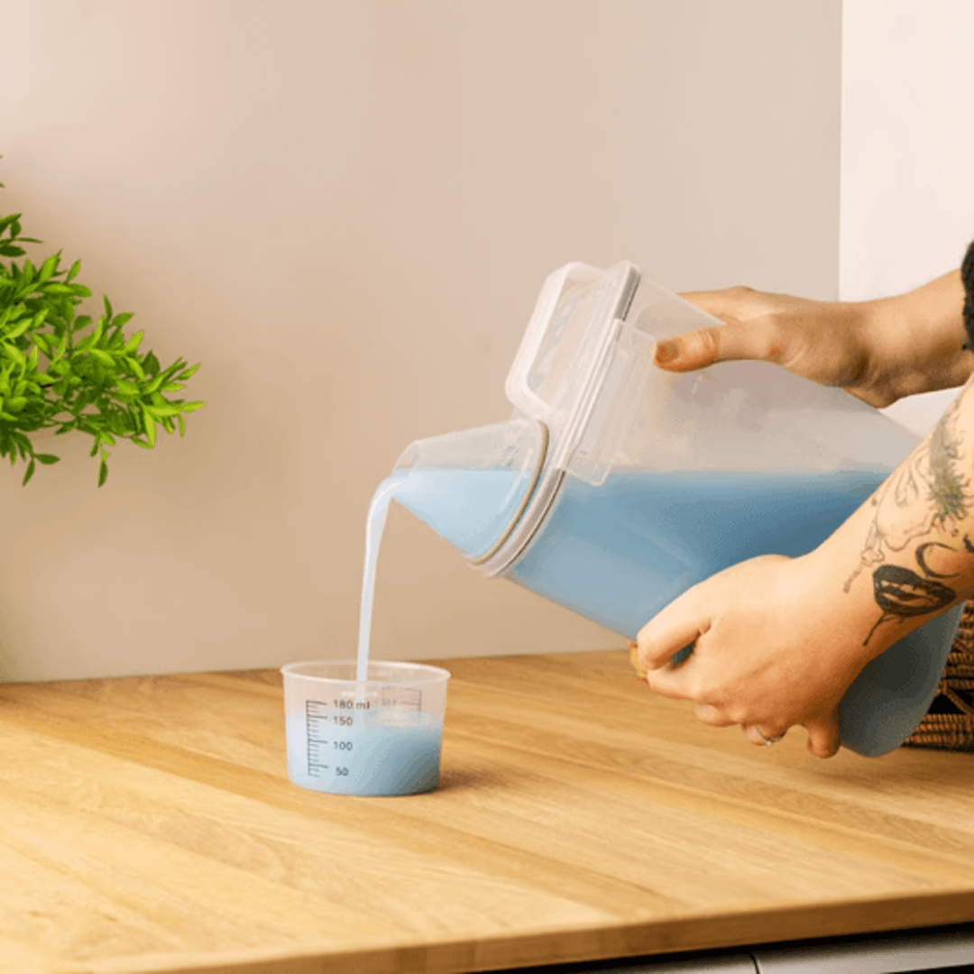 Pote Hermético Porta Mantimento com Copo Medidor de Plástico 2,5L - Ela Decora