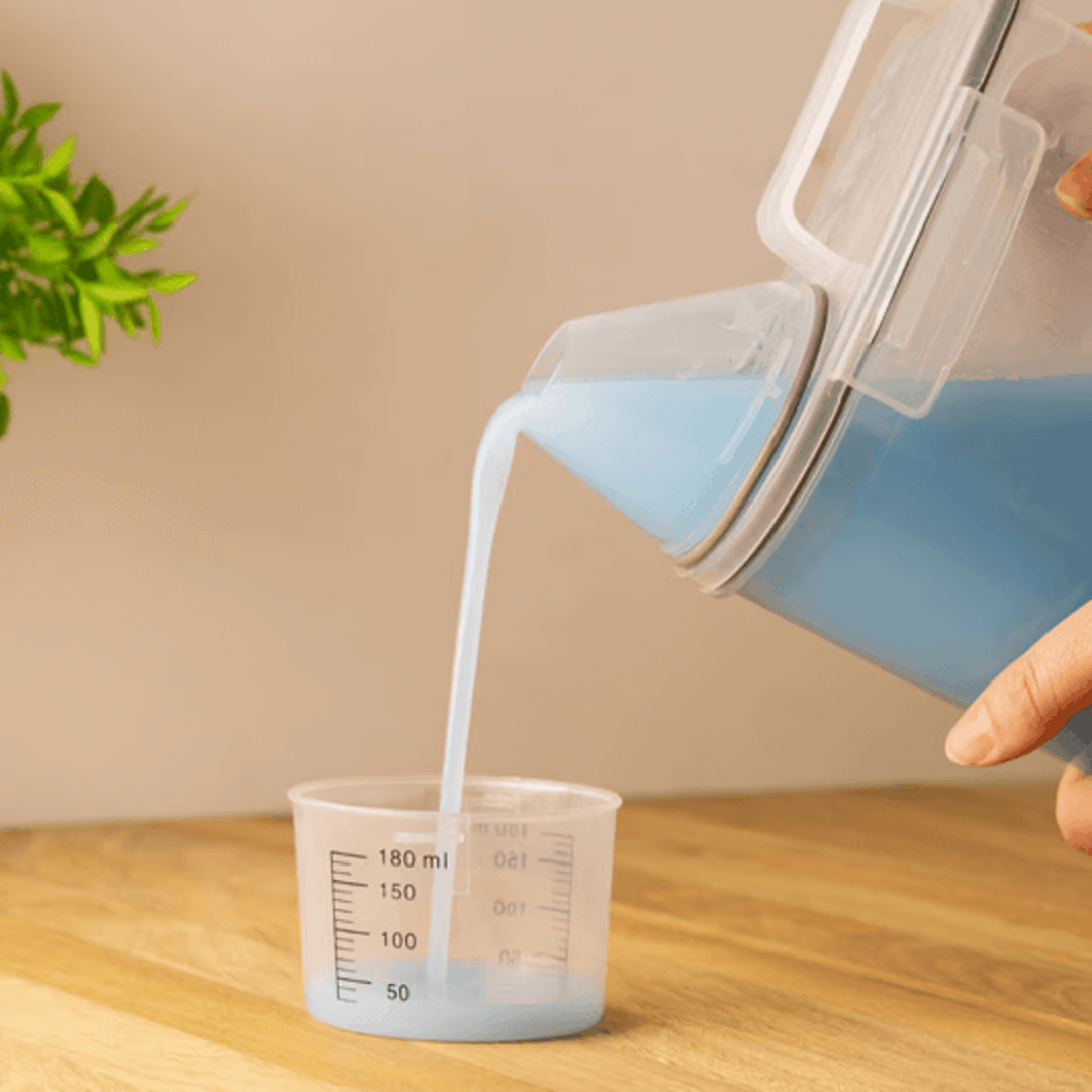Pote Hermético Porta Mantimento com Copo Medidor de Plástico 2,5L - Ela Decora