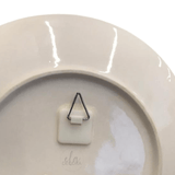 Prato Decorativo Em Ceramica Branco e Preto 2 x 22 cm - Ela Decora