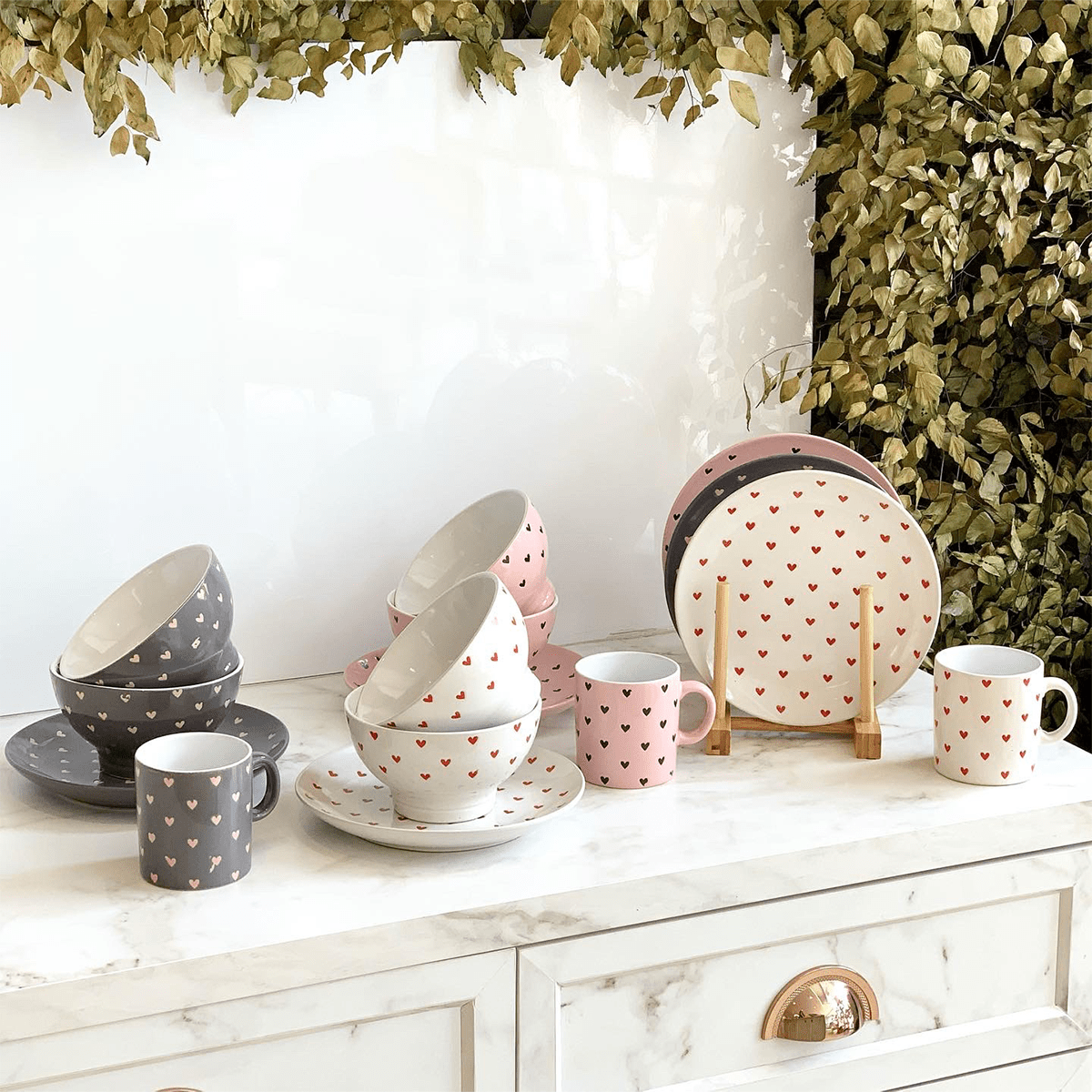 Prato em Cerâmica Coração Cinza 20,5cm - Ela Decora