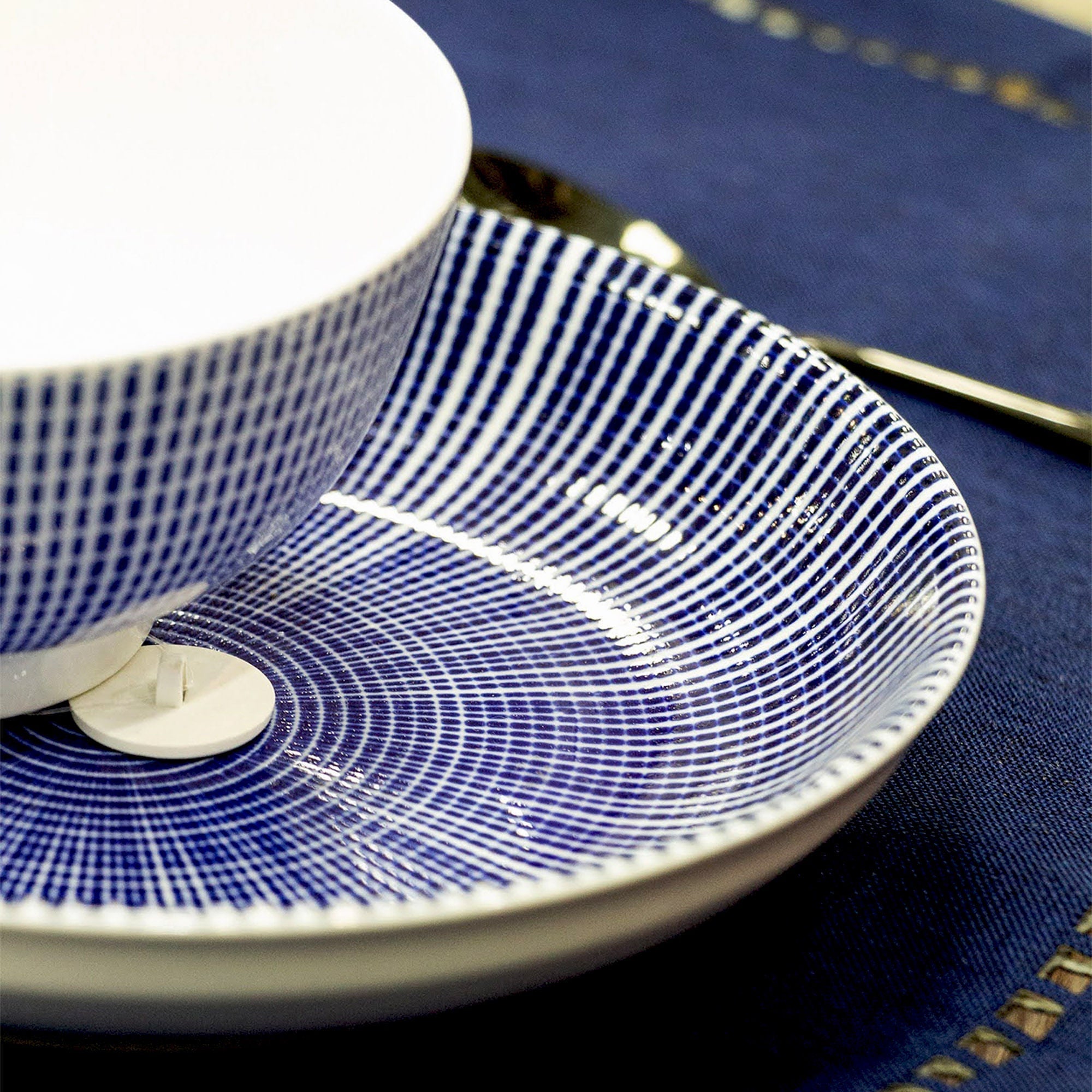 Prato para Sobremesa de Porcelana Atlantis Azul 18 cm x 3,5cm - Ela Decora