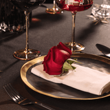 Prato Raso Dubai em Porcelana Preto e Dourado 25cm - Ela Decora