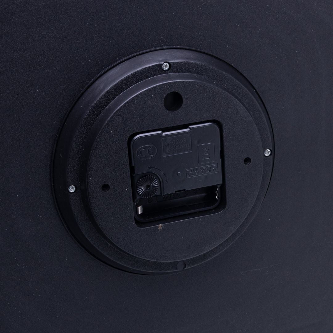 Relógio de Parede Moderno em Plástico Preto e Branco 25cm - Ela Decora