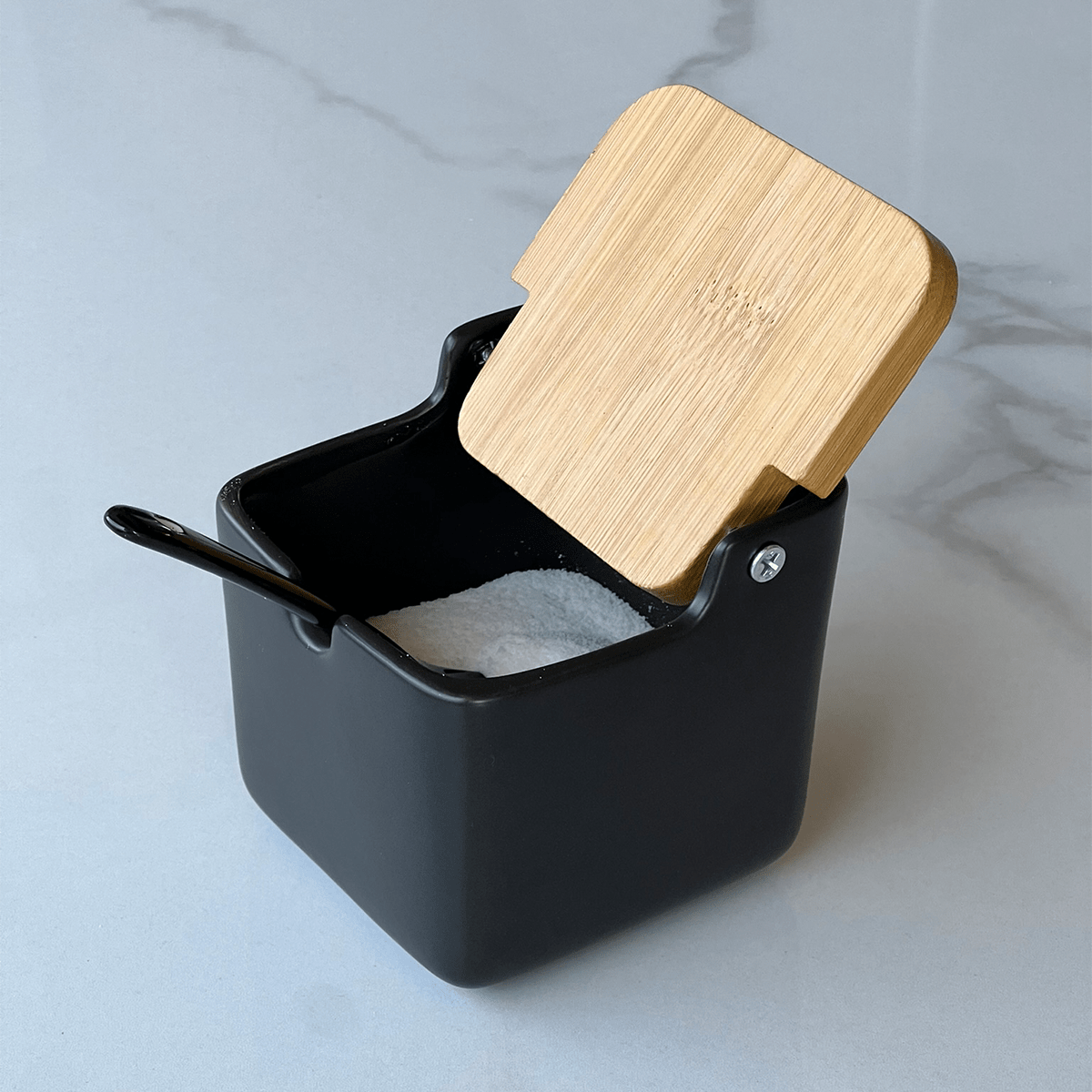Saleiro de Porcelana Manhattan Preto com Tampa de Bambu 270ml - Ela Decora