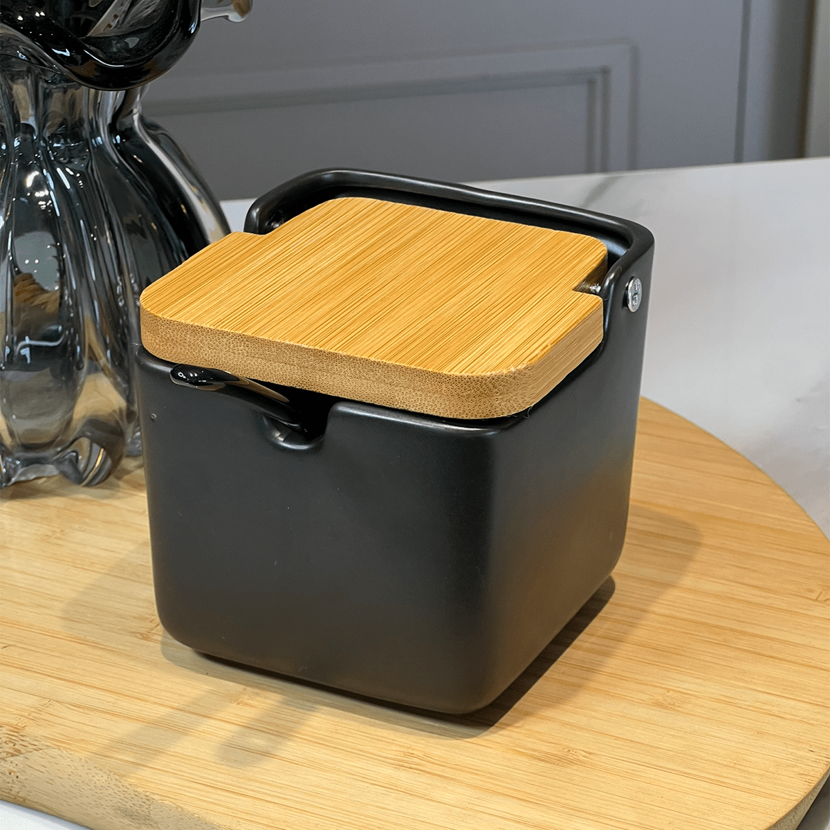 Saleiro de Porcelana Manhattan Preto com Tampa de Bambu 270ml - Ela Decora
