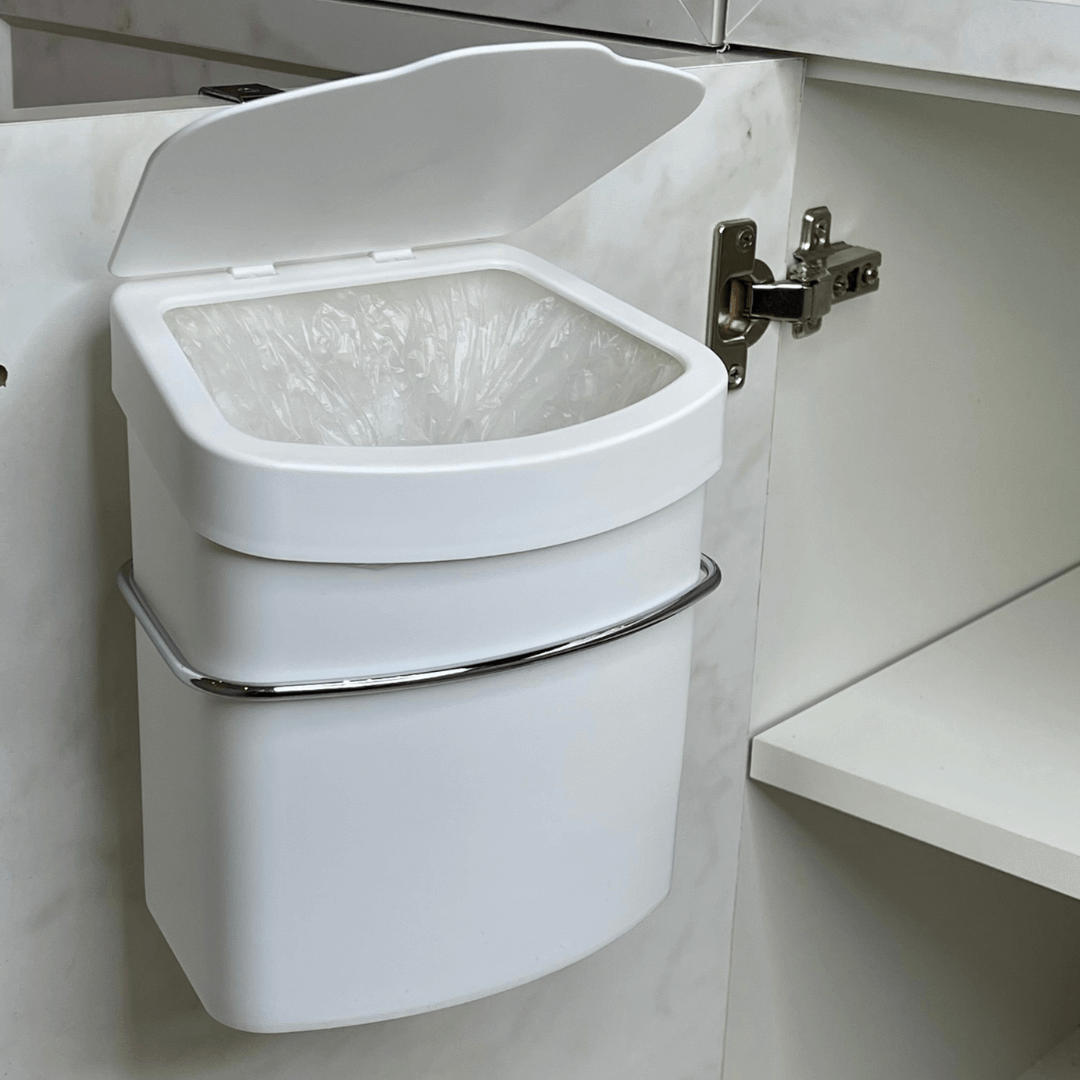 Suporte com Lixeira Plástica 2,5L para Porta de Armário - Ela Decora
