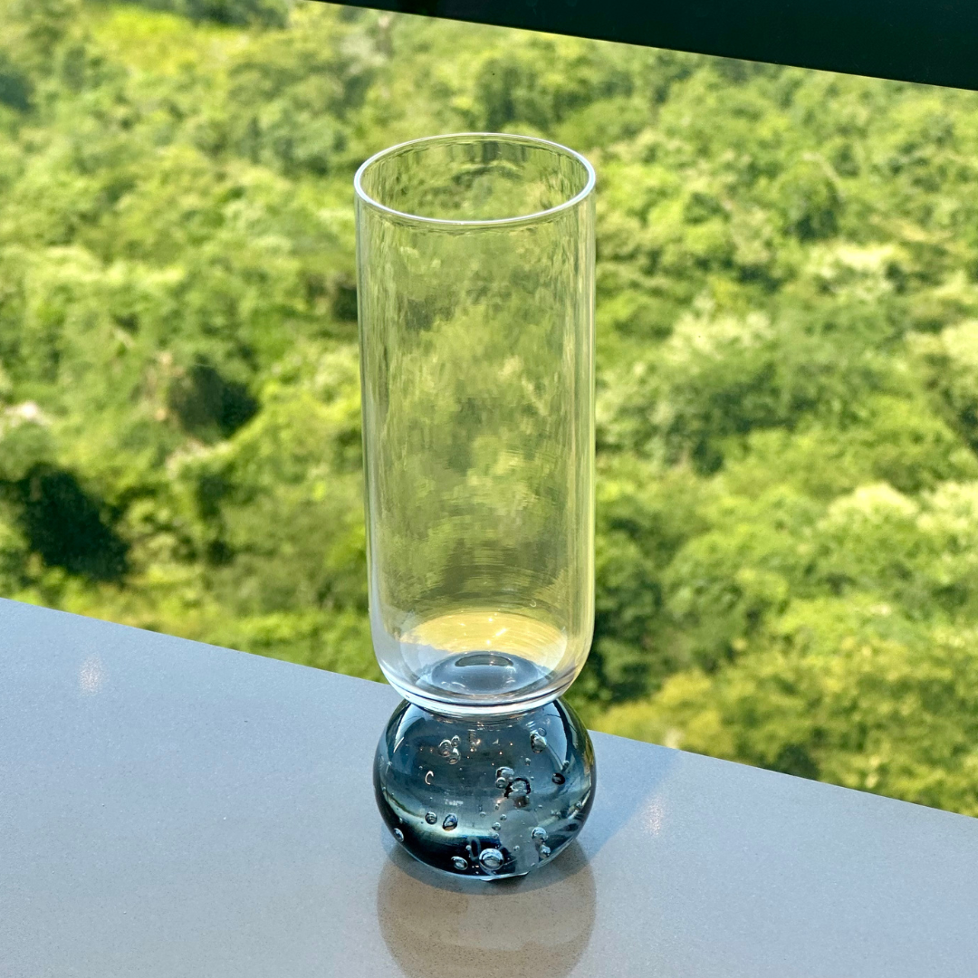 Taça para champanhe vidro transparente com base esfera cinza