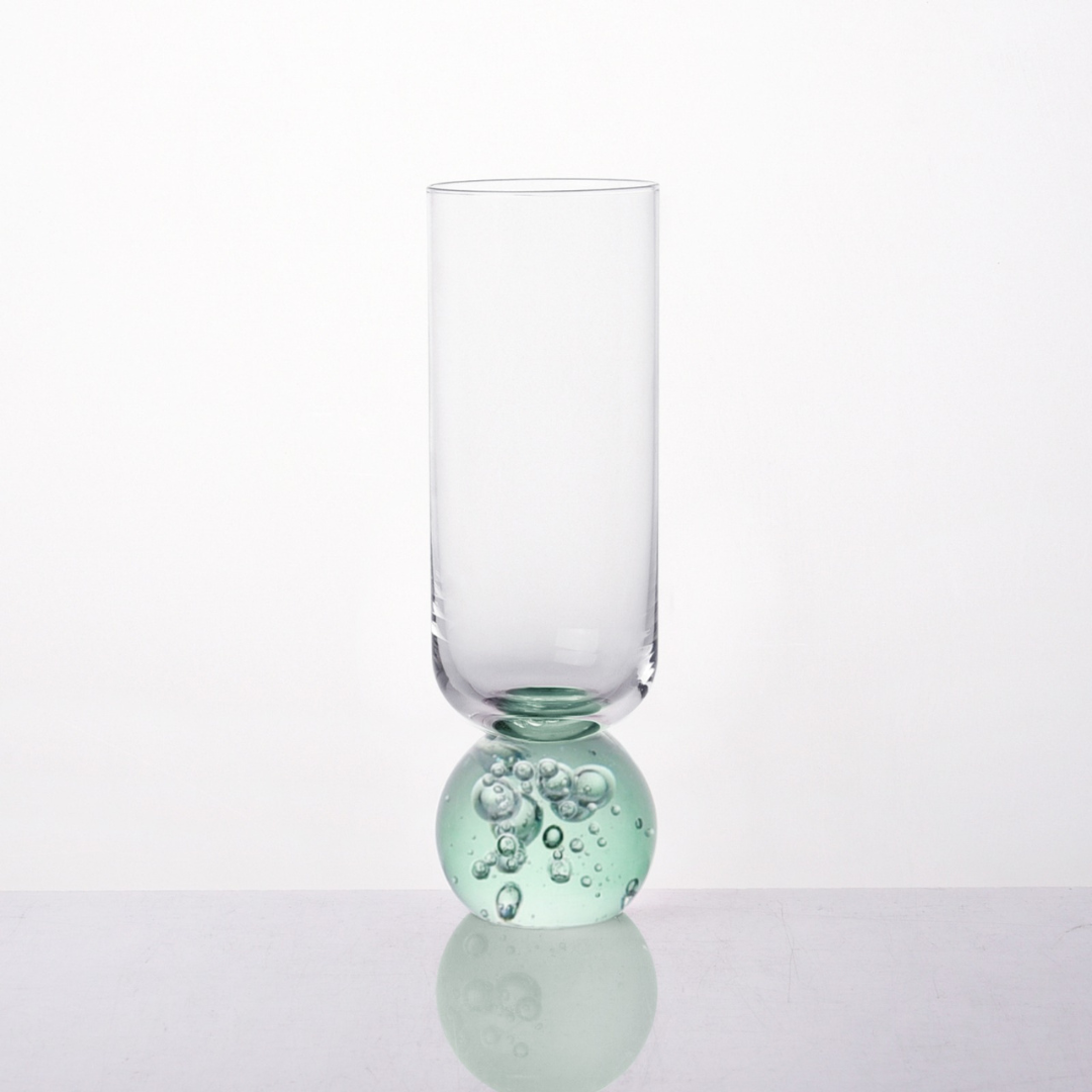Detalhe base esfera verde vidro taça champanhe com bolhas decorativas