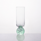 Detalhe base esfera verde vidro taça champanhe com bolhas decorativas