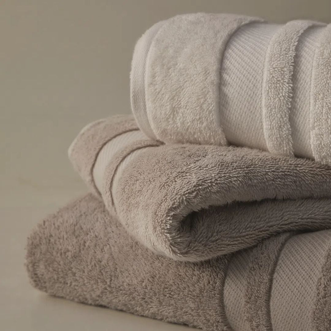 Toalha de Banho Banhão Lorenzi em Algodão Cenere 1,50m x 86cm Trussardi - Ela Decora