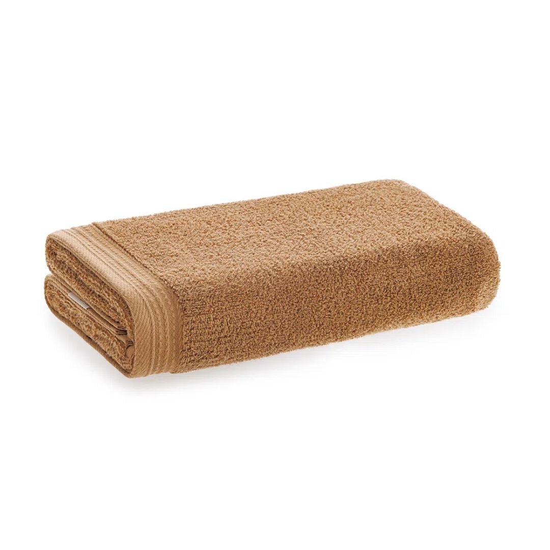 Toalha de Banho Imperial em Algodão Marrom Avelã 1,40m x 70cm Macio Karsten - Ela Decora