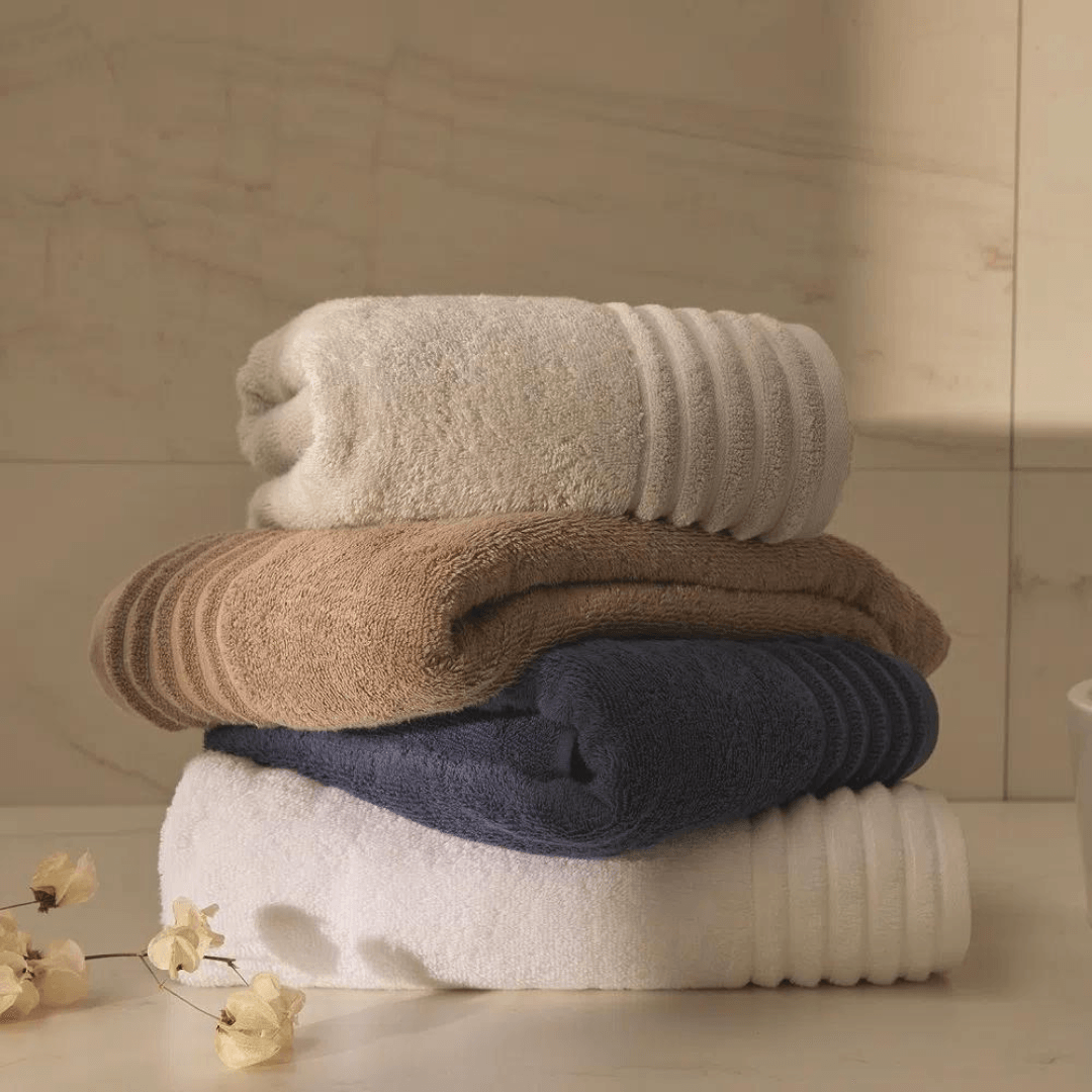Toalha de Banho Imperiale em Algodão Branca 1,40m x 87cm Trussardi - Ela Decora