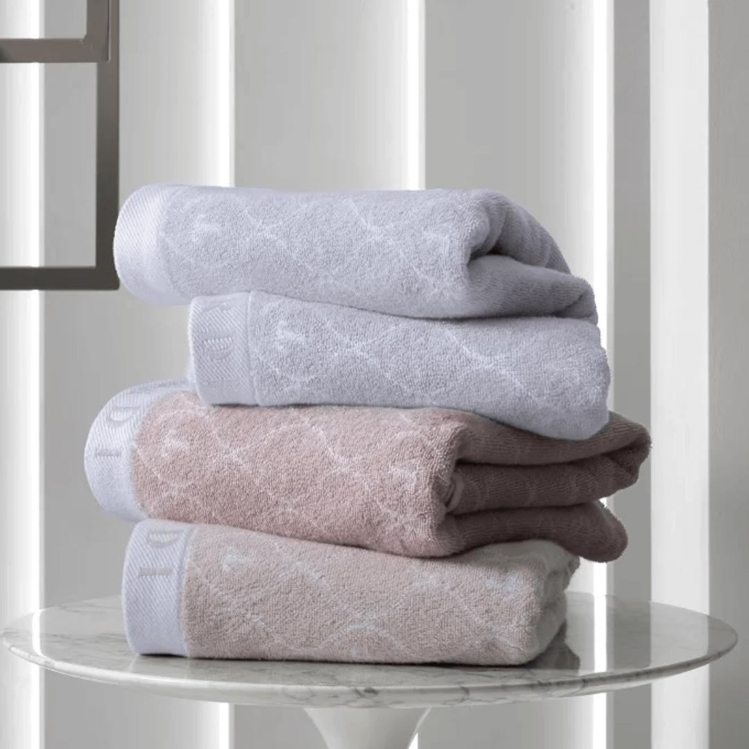 Toalha de Rosto Speciale em Algodão Soft Rose 90cm x 48cm Trussardi - Ela Decora