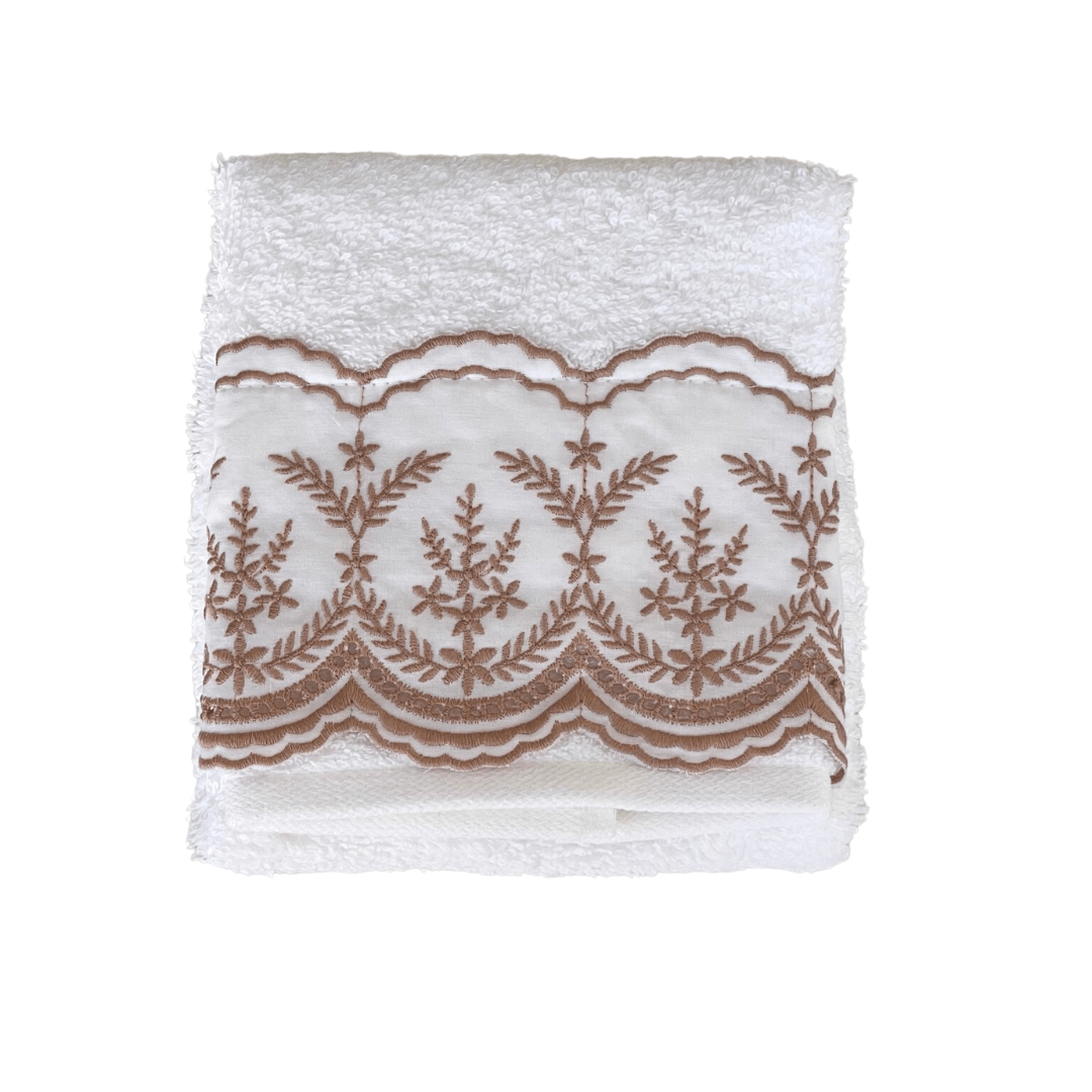 Toalha de Visita Imperiale em Algodão Branco Carvalho com Bordado Marrom 50cm x 30cm Trussardi - Ela Decora