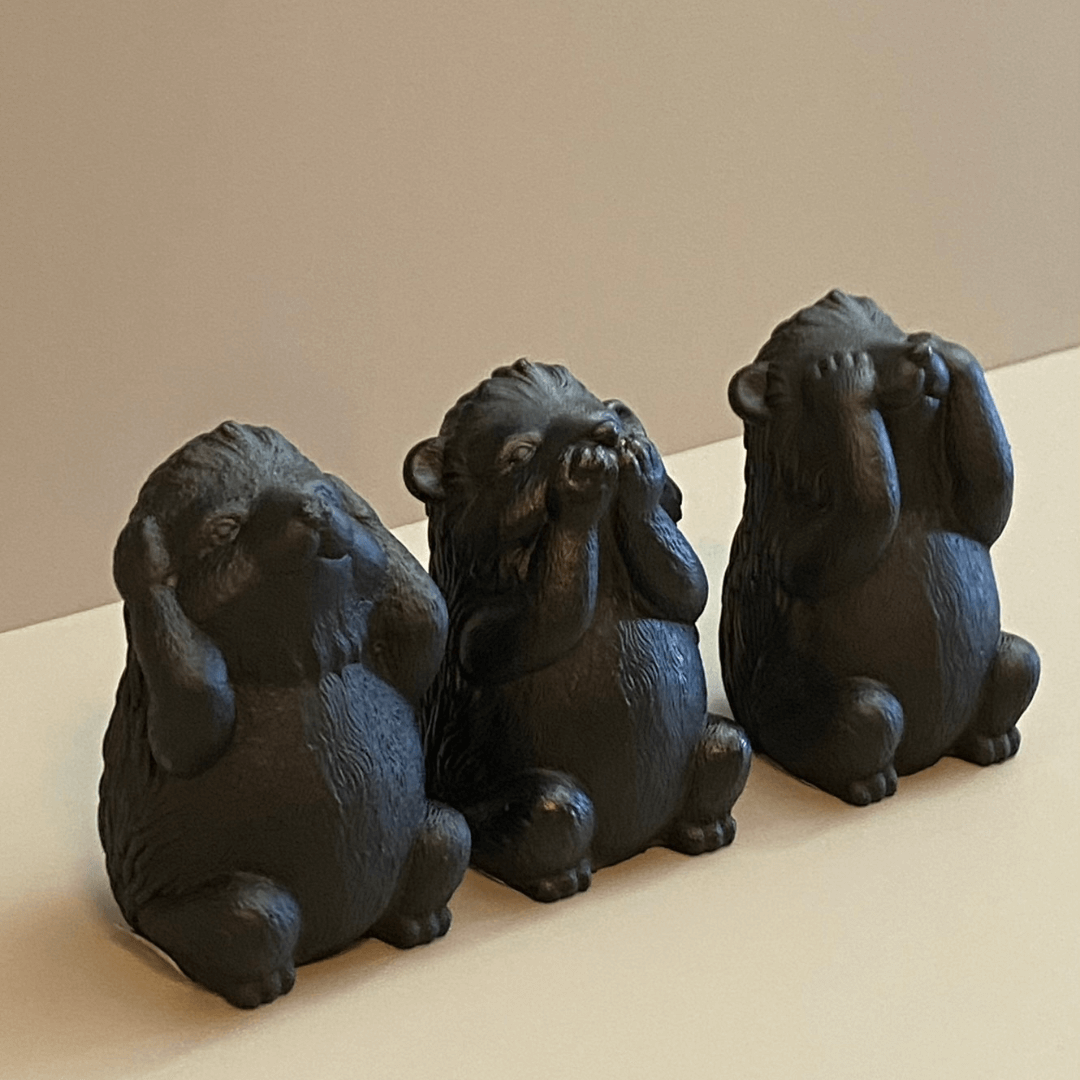 Trio da Sabedoria Kit Esquilos Porco Espinho em Cimento Preto 3 Peças - Ela Decora