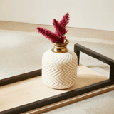 Vaso em Cerâmica com Ranhuras Bege e Dourado 9,5cm - Ela Decora