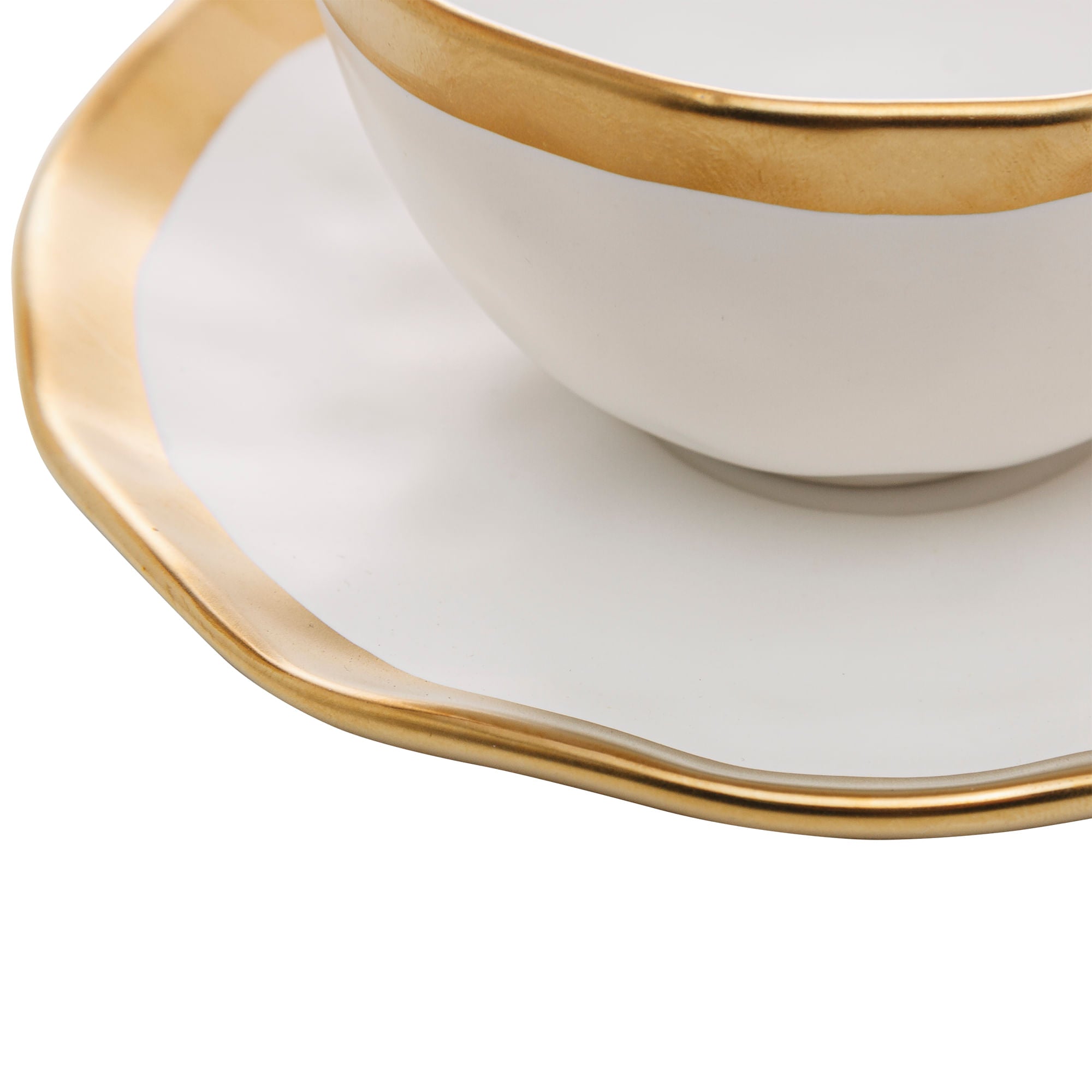 Xícara de Café com Pires em Porcelana Dubai Branco e Dourado 90ml - Ela Decora