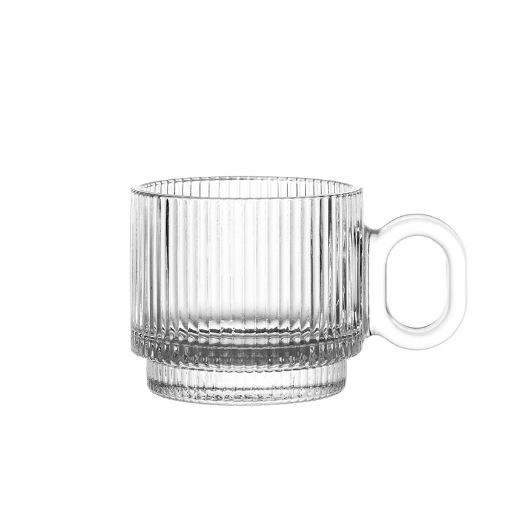 Detalhe da base texturizada e alça anatômica da caneca de vidro